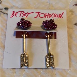 Betsey Johnson heart and arrows earrings